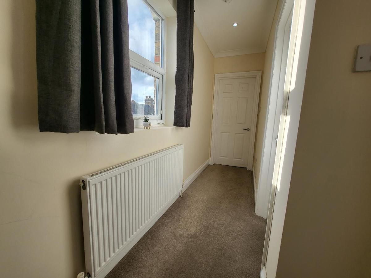 Tooting Bec Central Apartment By London Tube Eksteriør billede